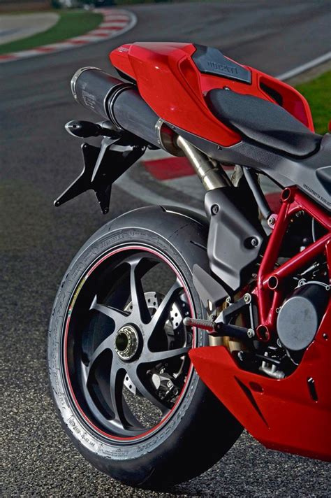 DUCATI 1198SP (2010-2012) Review | Speed, Specs & Prices | MCN