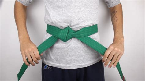 How to Tie a Judo Belt: 11 Steps (with Pictures) - wikiHow