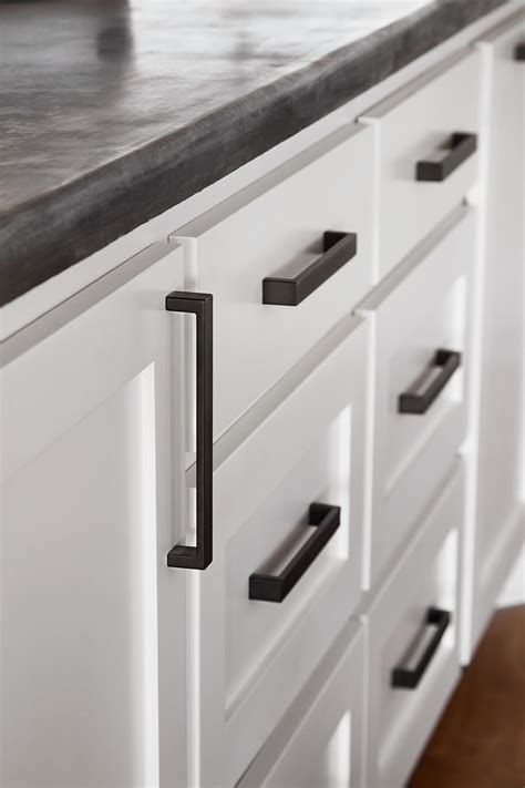 Farmhouse Kitchen Cabinet Hardware: Tips And Reviews For 2023 – DECOOMO