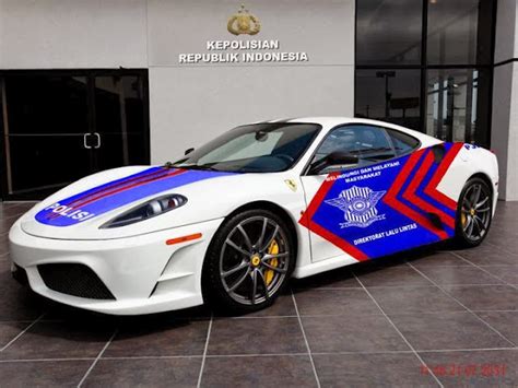 Gambar-gambar mobil polisi Paling Keren Tercepat dan Termahal didunia