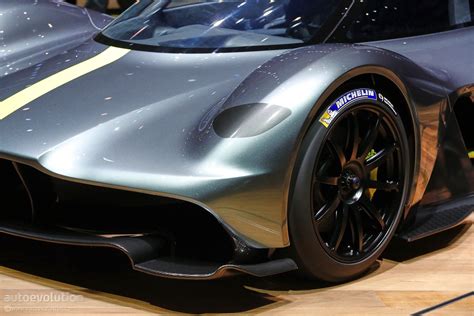 Aston Martin Valkyrie Hypercar Finally Shows Off Its Headlights - autoevolution