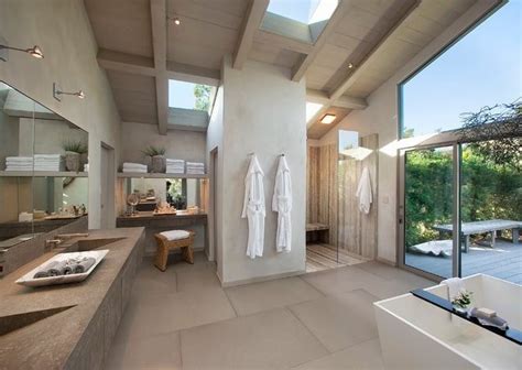 8 Features Your Luxury Master Bathroom Must Have