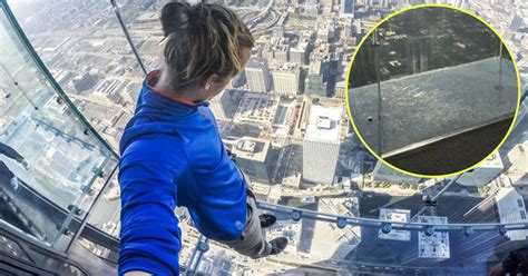 Chicago's Glass Skydeck On 103rd Floor Cracked Under Tourists’ Feet