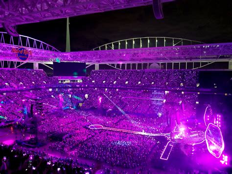 Coldplay's Brilliant LED Wristbands Light Up Miami's Hard Rock Stadium | Newswire