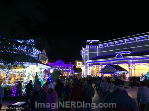 Dollywood Christmas Lights - ImagiNERDing