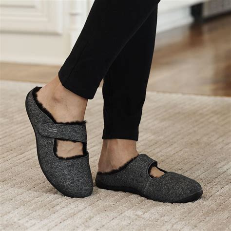 The Adjustable Arch Support Slide Slippers - Hammacher Schlemmer