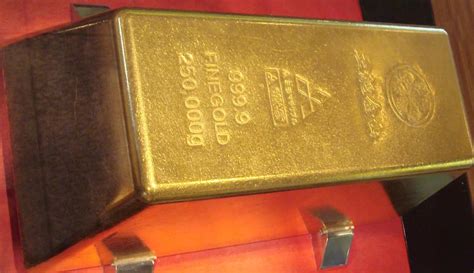 What is The Weight of a Gold Bar?