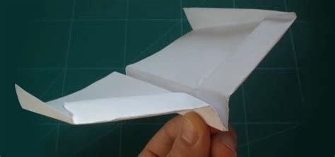 kormány Jelenség időszakos perfect paper airplane flight fake növekedés völgy táska