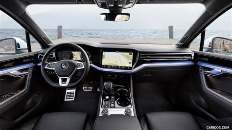 2019 Volkswagen Touareg R-Line - Interior, Cockpit | Caricos