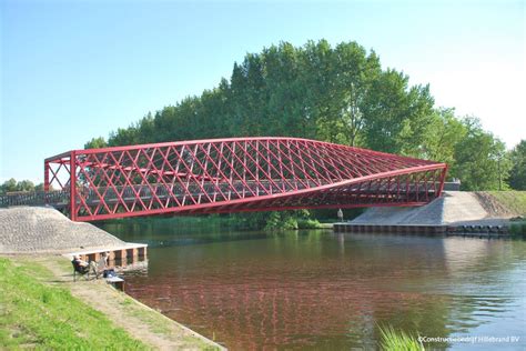 The building of the extraordinary Vlaardingse Vaart bridge