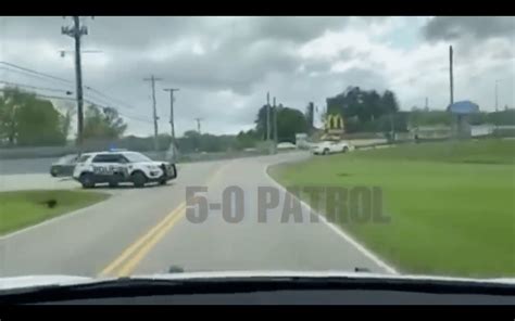 VIDEO: Ford Mustang Leads Tesla Police Car On High Speed Chase! – TorqueTube