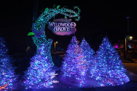 AMERICA’S FAVORITE CHRISTMAS TRADITION BEGINS AT DOLLYWOOD ON NOV. 5 FEATURING 6 MILLION LIGHTS ...