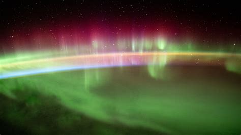 Watch auroras paint the sky above Earth in stunning astronaut photos and video | Space