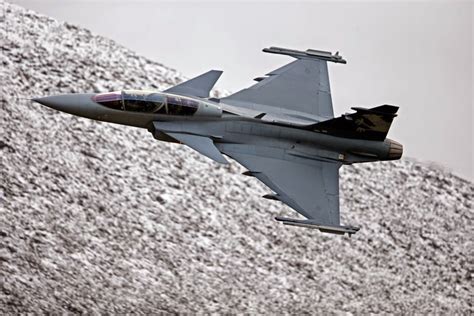 BEST FIGHTER FOR CANADA: Fighter Jet Fight Club: Gripen vs. Rafale!