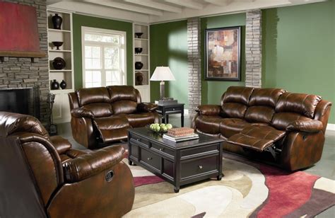 How to Decorate a Living Room With Green Walls & Brown Leather Sofas