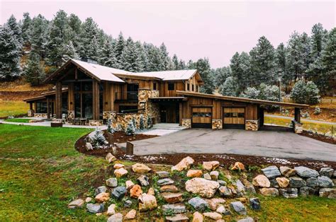 Rustic ranch house with a bike barn in Colorado: HandleBar Ranch