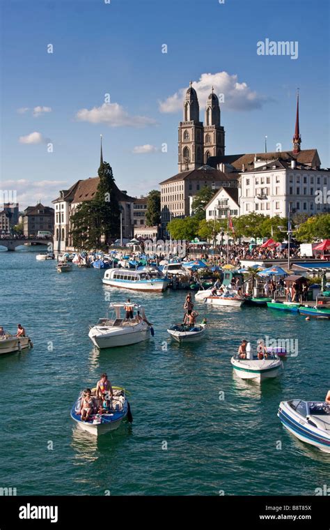 Lake zurich pedalo hi-res stock photography and images - Alamy