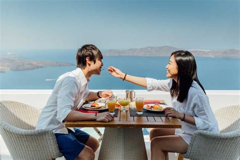 Santorini Honeymoon Packages | Get Best Deals upto 30% off