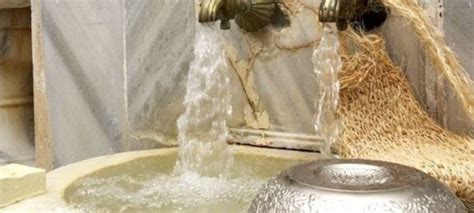 What are the Turkish baths in Istanbul like, and what rituals do they offer for the body and soul?