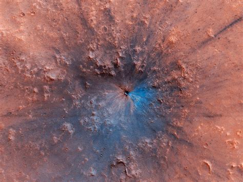 NASA’s MRO Snaps ‘Black-And-Blue’ Impact Crater on Mars » MarsNews.com