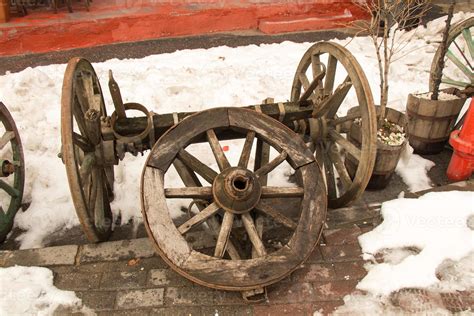 Old traditional wagon wheel made of wood 15273312 Stock Photo at Vecteezy