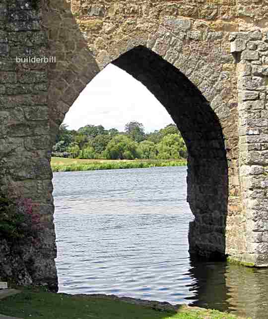 a simple gothic arch