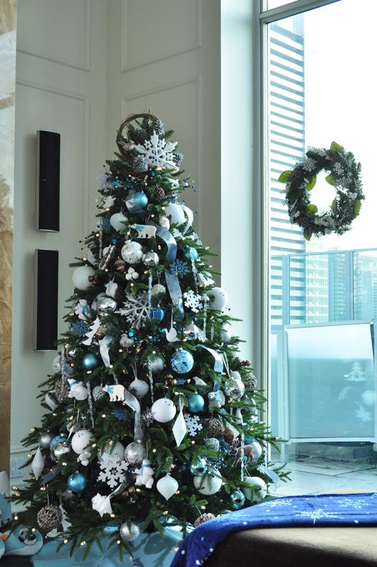 35 Silver And Blue Décor Ideas For Christmas And New Year - DigsDigs