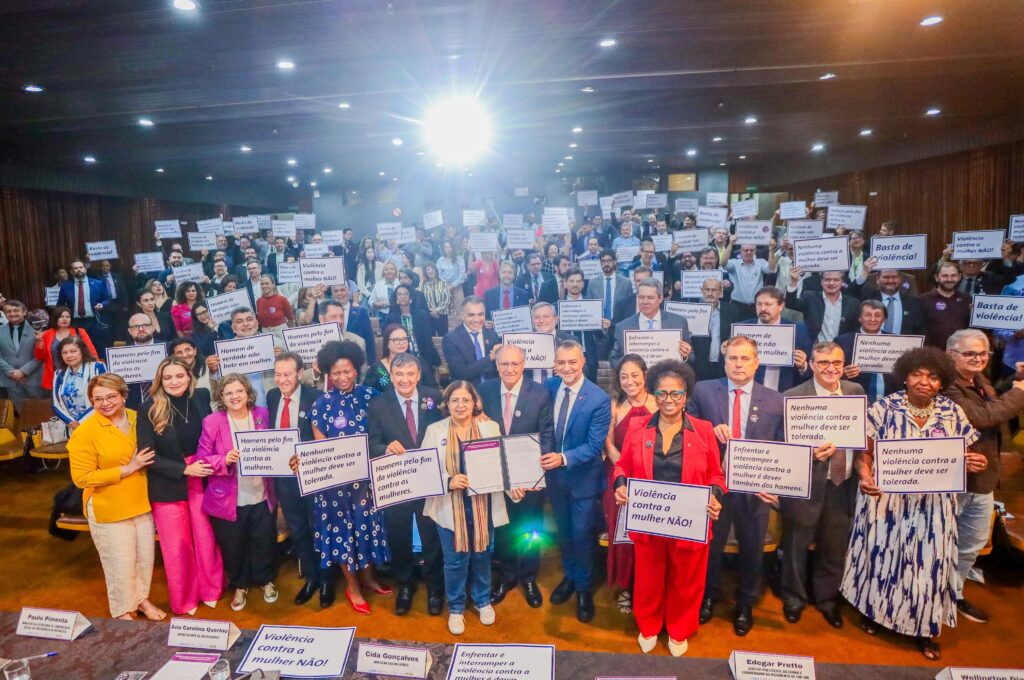 Campanha He for She no Brasil lança manifesto para mobilizar homens pelo fim da violência de gênero/violencia contra as mulheres noticias igualdade de genero elesporelas heforshe destaques 