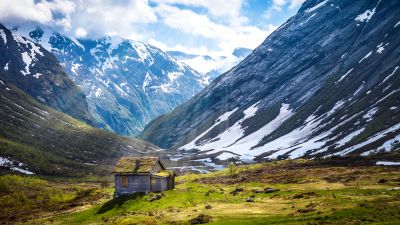 Glacier mountains, Norway, Landscape, Plateau, Wooden House, Snow covered, Sun rays, Cloudy Sky