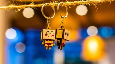 Box Man couple key chain, Hanging, Cute couple, Bokeh Background