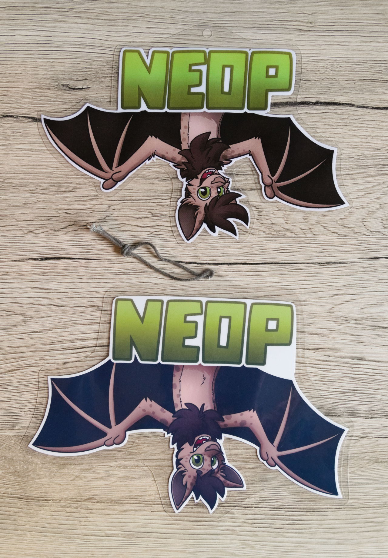 I finally got to redraw my con badge after 2 years x3 Improved some details and completed his wings. Also it’s finally double-sided again, forgot about that back then x’D First time printing it myself, the colors aren’t perfect yet but I can make...