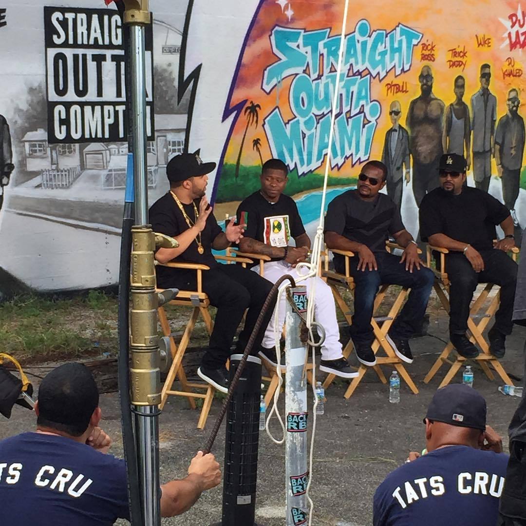 nicertatscru:
“ Tats Cru on set of the “Straight Out of Compton” with the cast of the movie and Ice Cube , Wynwood Miami @biotatscru @bg183tatscru @tatscru
”
https://www.etsy.com/shop/urbanNYCdesigns?ref=hdr_shop_menu