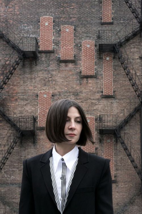 allthroughhthisworldd:
“Donna Tartt in a suit fucks me up every time.
”