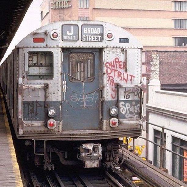 New York City subway
1970s graffitt artwork
#hkig #hongkong #798 #guangzhou #art #streetart #china #shanghai #beijing #chinastreetart #gzart #hkart