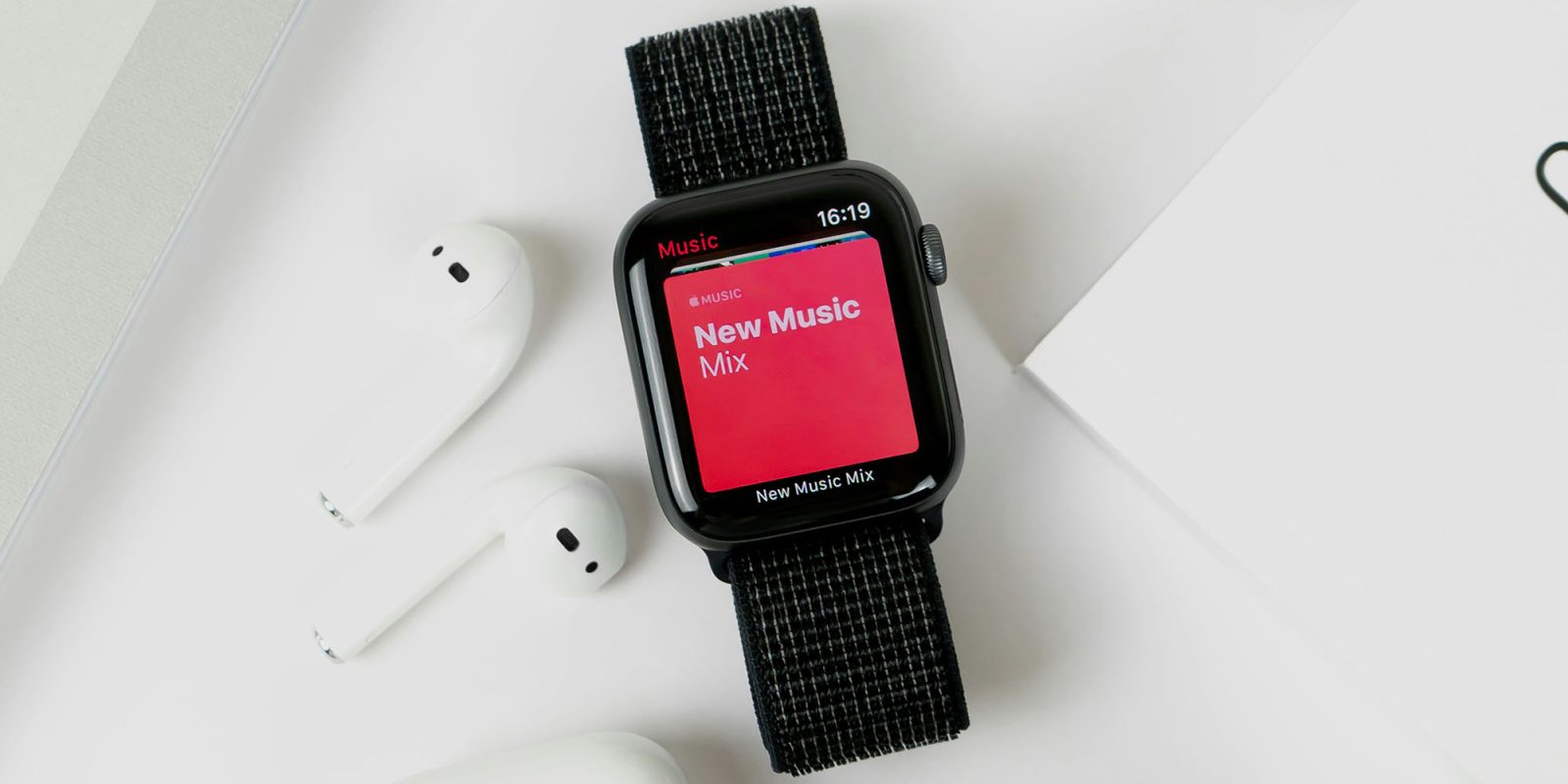 Apple still dominates wearables market | Apple Watch with AirPods