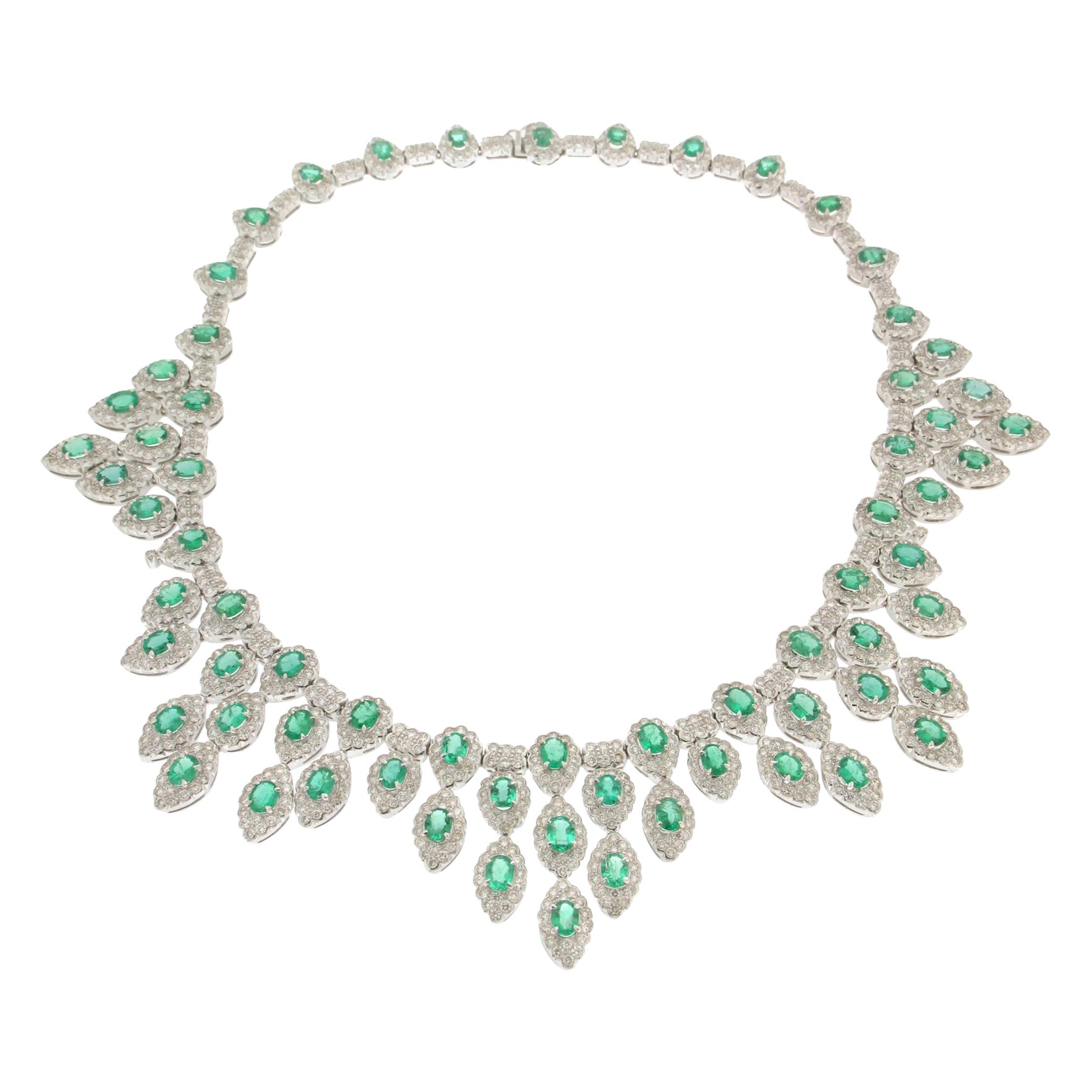 Handcraft Colombian Emeralds 18 Karat White Gold Diamonds Choker Necklace