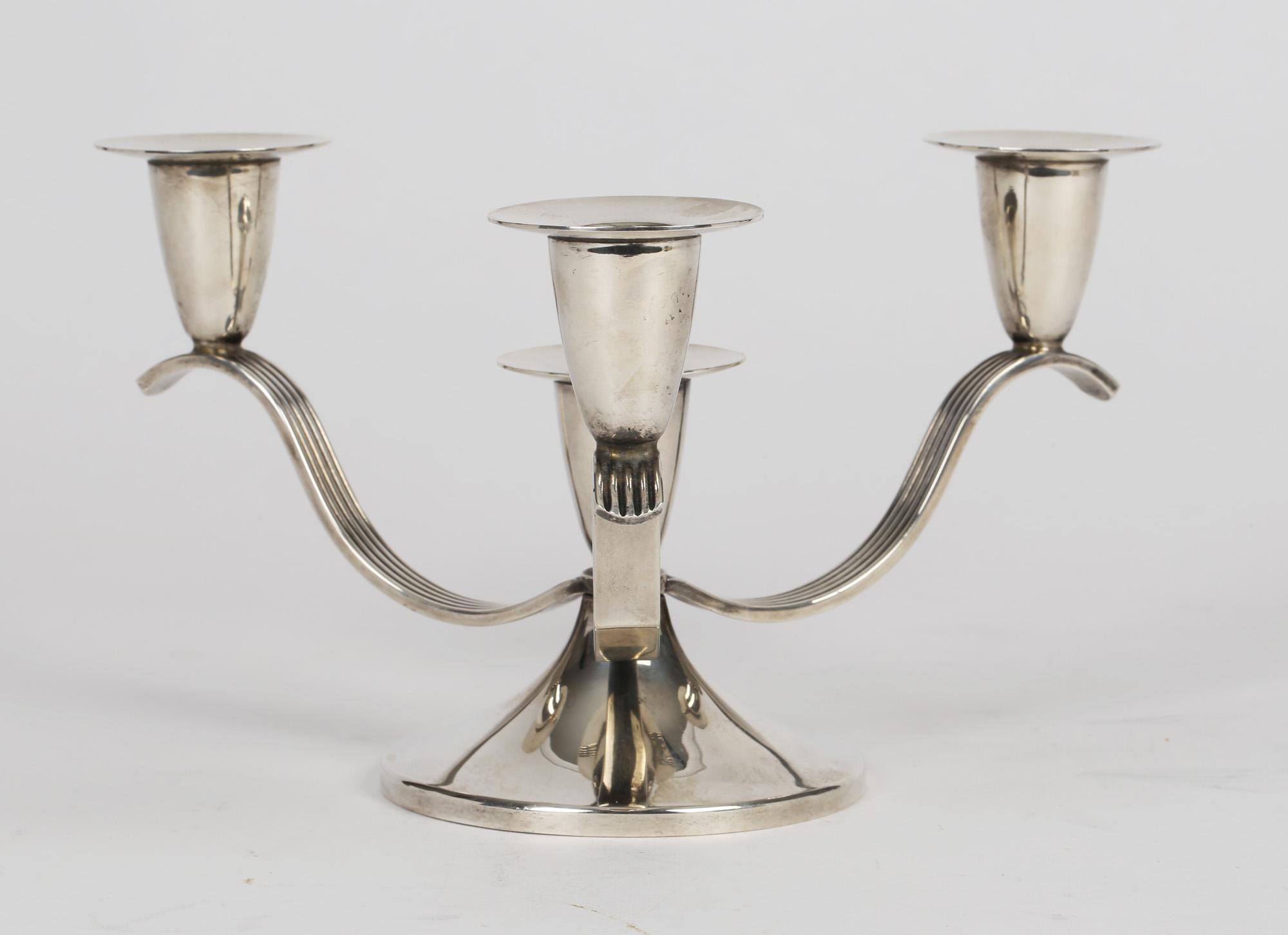 Candelabro a tre rami con quattro sconce in argento di Garrard & Co in vendita 6