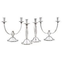 Suite di candelabri d'argento inglese modernista