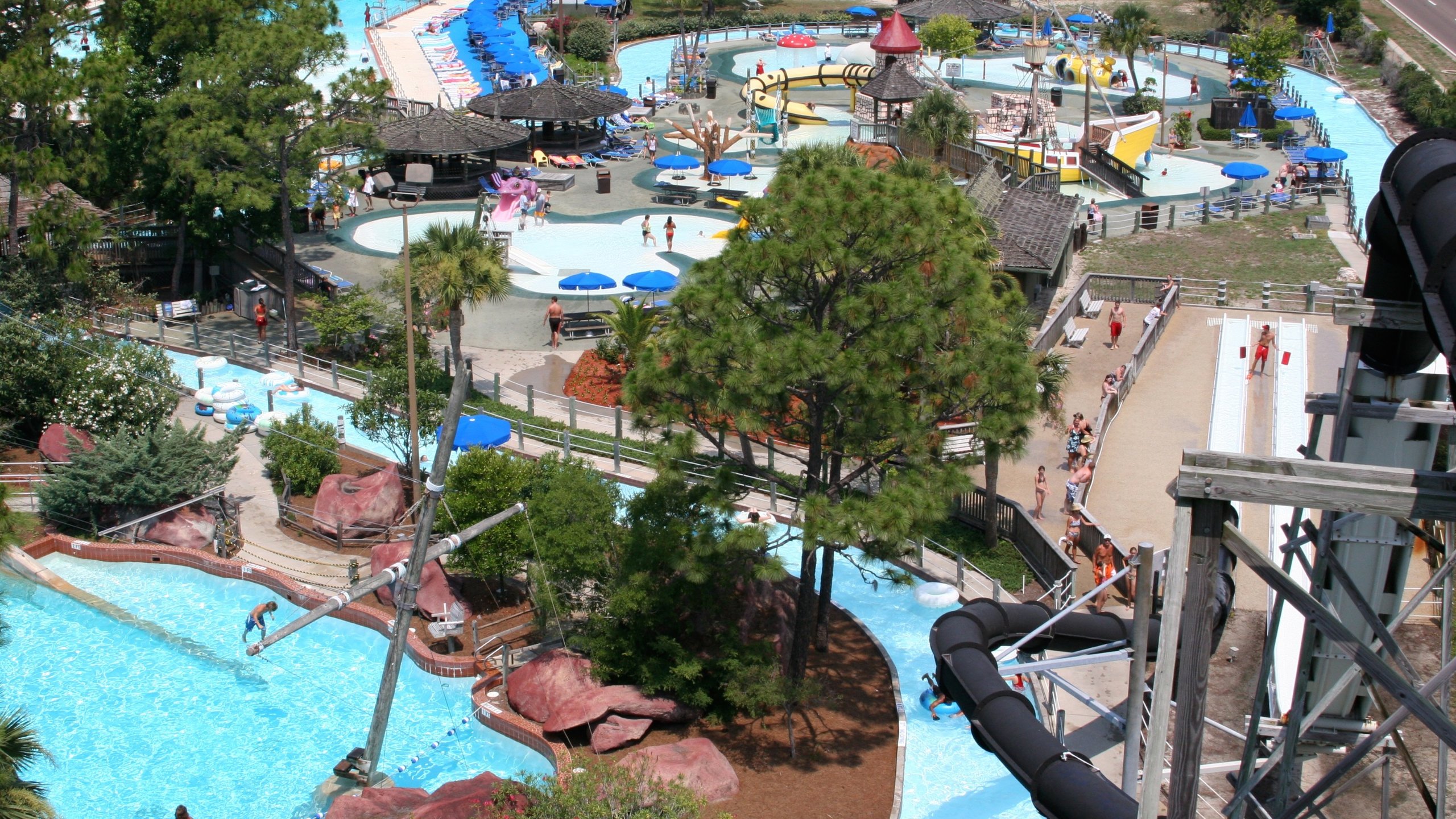 Shipwreck Island Waterpark which includes a water park and rides