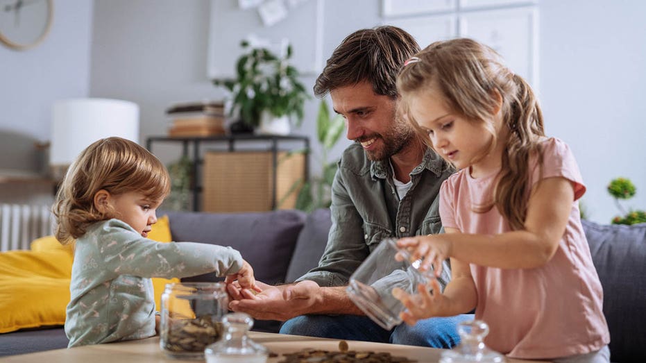 kids counting money with parent