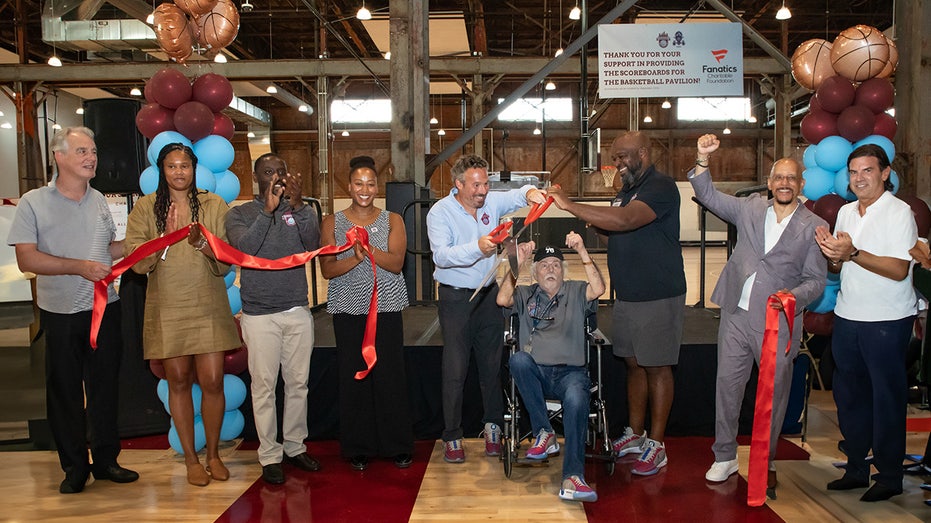 Ribbon-cutting ceremony at Alan Horwitz "Sixth Man" Center