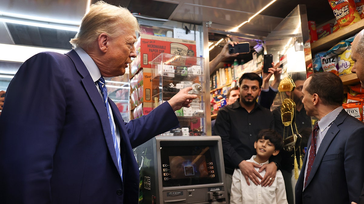 Trump visits bodega