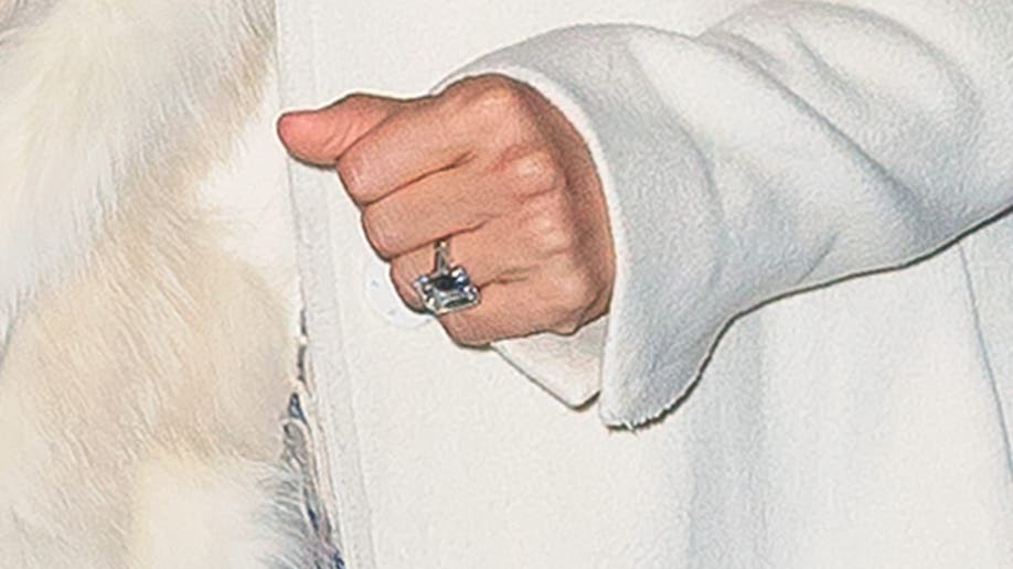 Jennifer Lopez engagement ring from Alex Rodriguez