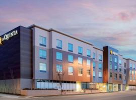 La Quinta Inn & Suites by Wyndham Kansas City Beacon Hill，位于堪萨斯城的酒店