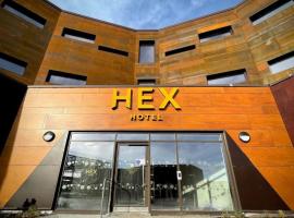 Hex Wildlife Hotel at Yorkshire Wildlife Park，位于唐克斯特的酒店