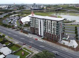 Ramada Suites by Wyndham Auckland Manukau Pacfic Centre，位于奥克兰阿德莫尔机场 - AMZ附近的酒店