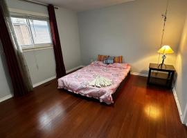 Budget Room Near Toronto 15 Min - Plazas, Shopping, Restaurants, Transit Nearby B1，位于布兰普顿的酒店