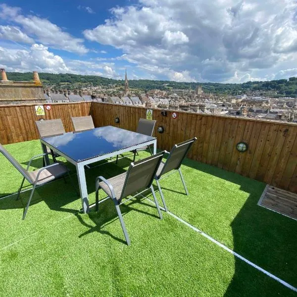 Bath Roof Terrace Apartment, City Centre, Sleeps up to 8，位于巴斯的酒店