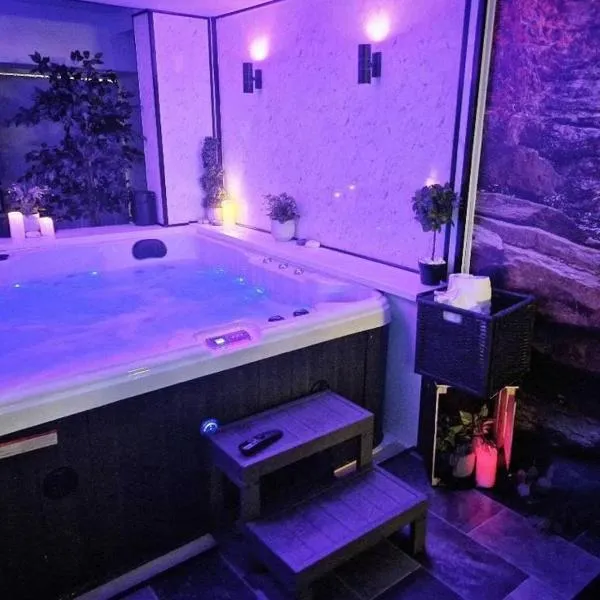 Luxury 9ine SUPER BEAUTIFUL JACUZZI APARTMENT WITH BALCONY，位于伯明翰的酒店