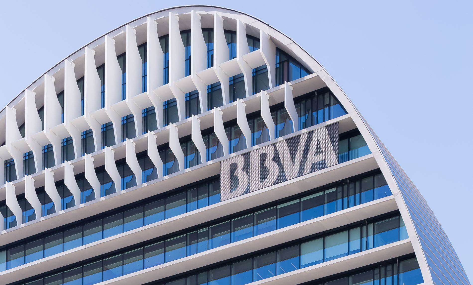 https://accionistaseinversores.bbva.com/wp-content/uploads/2017/03/BBVA-HEADQUARTERS-MADRID-044.jpg